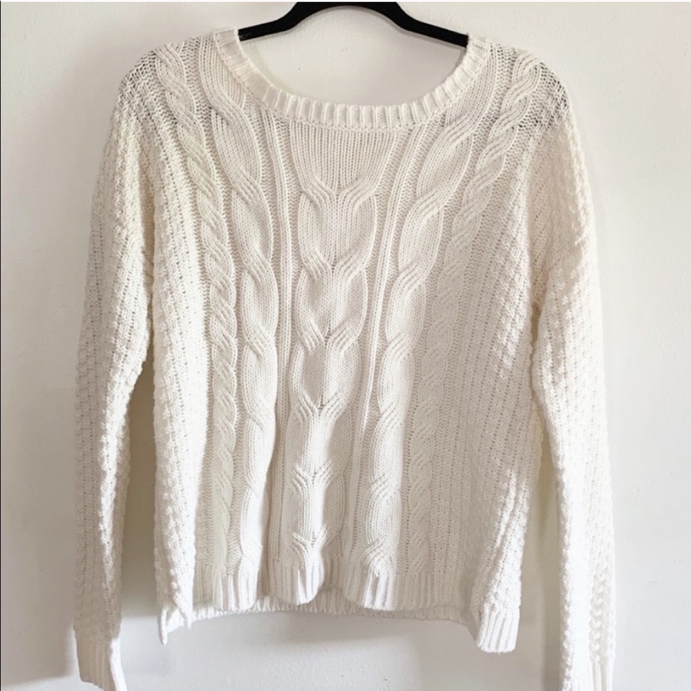 WHITE CABLE KNIT SWEATER SIZE LARGE